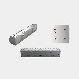 Differential thread adjusting coating die